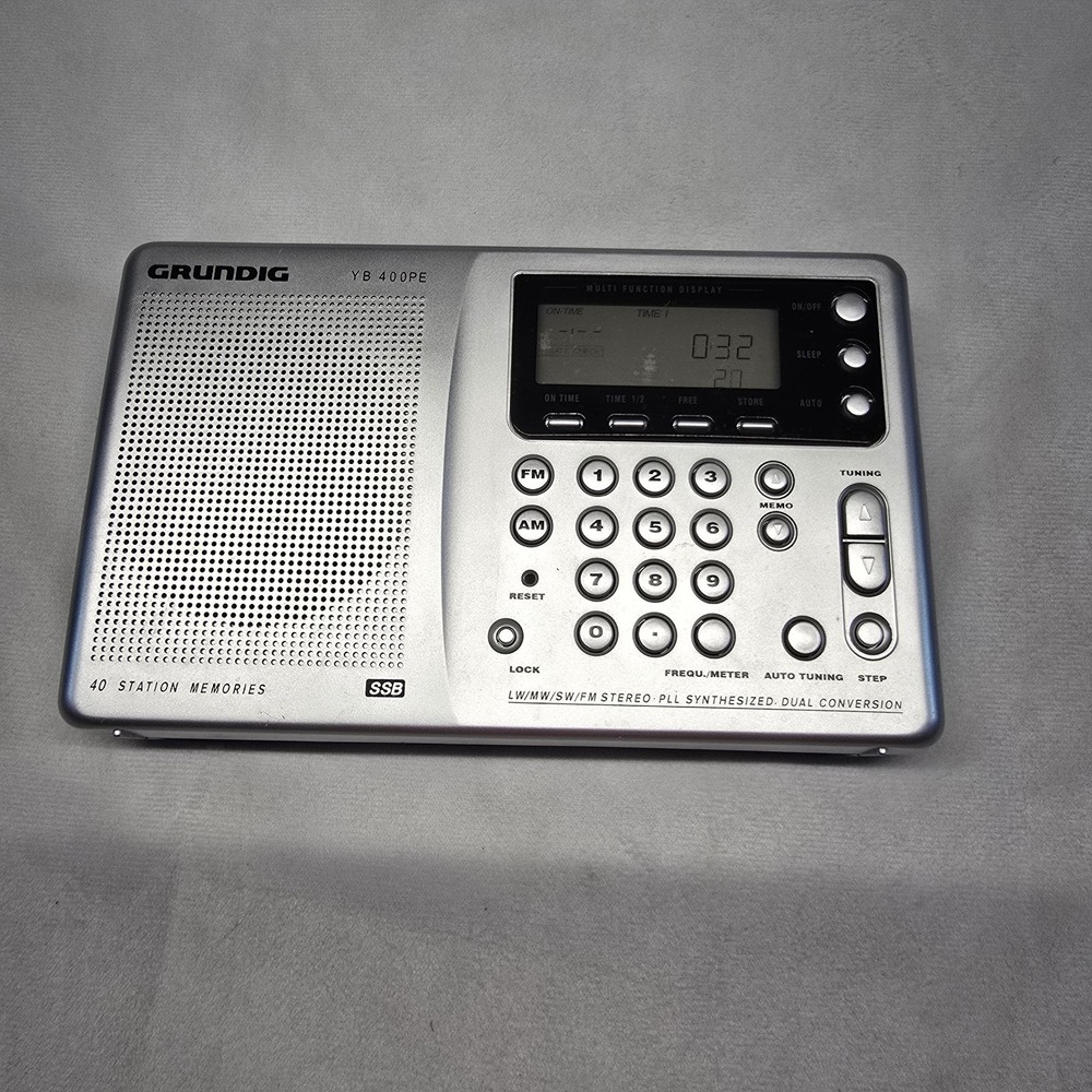 Grundig Yacht Boy YB 400 PE World Receiver AM FM/ "TESTED / WORKS"‎